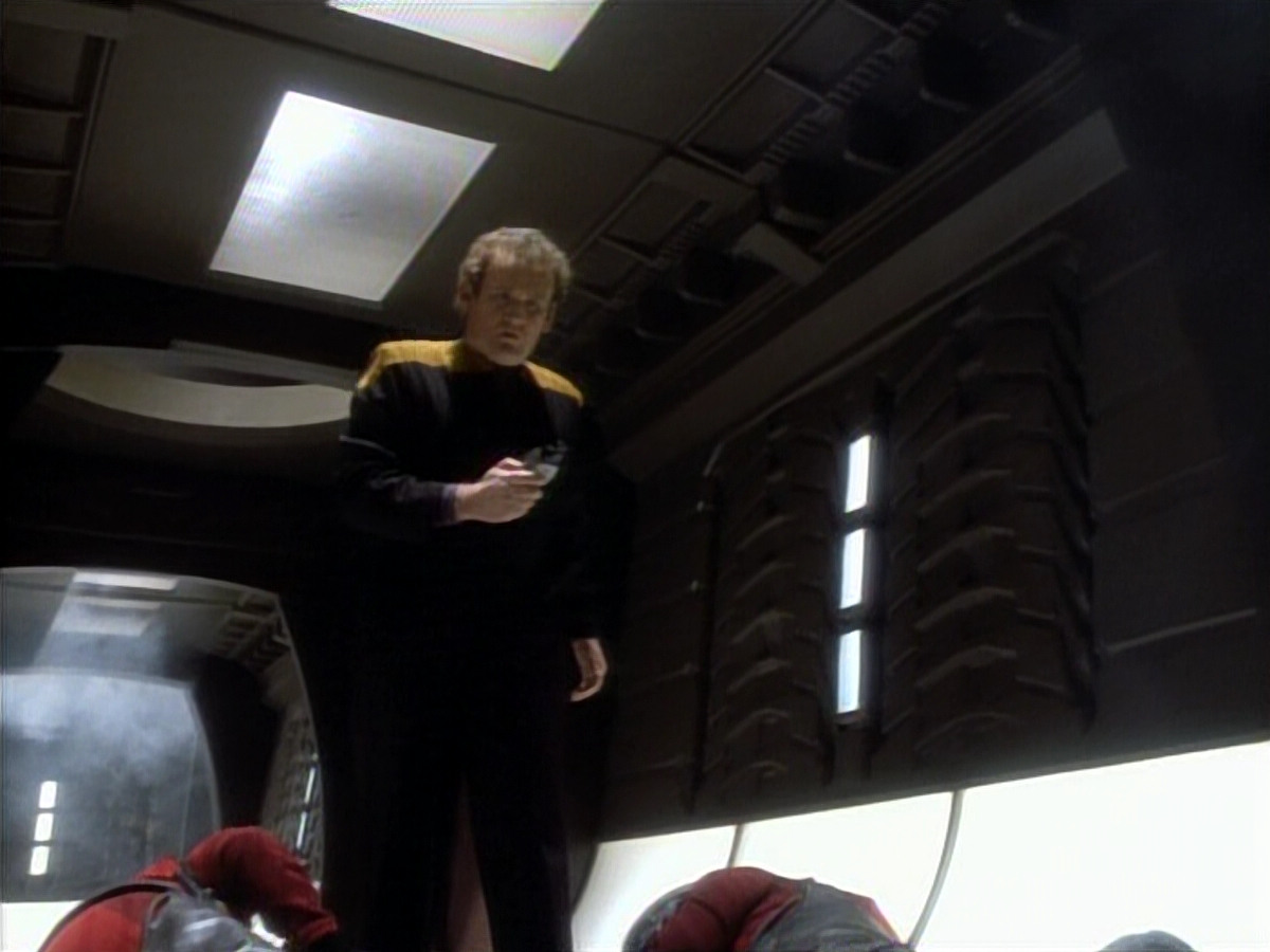 extant_StarTrekDS9_1x06-CaptivePursuitl_03477.jpg