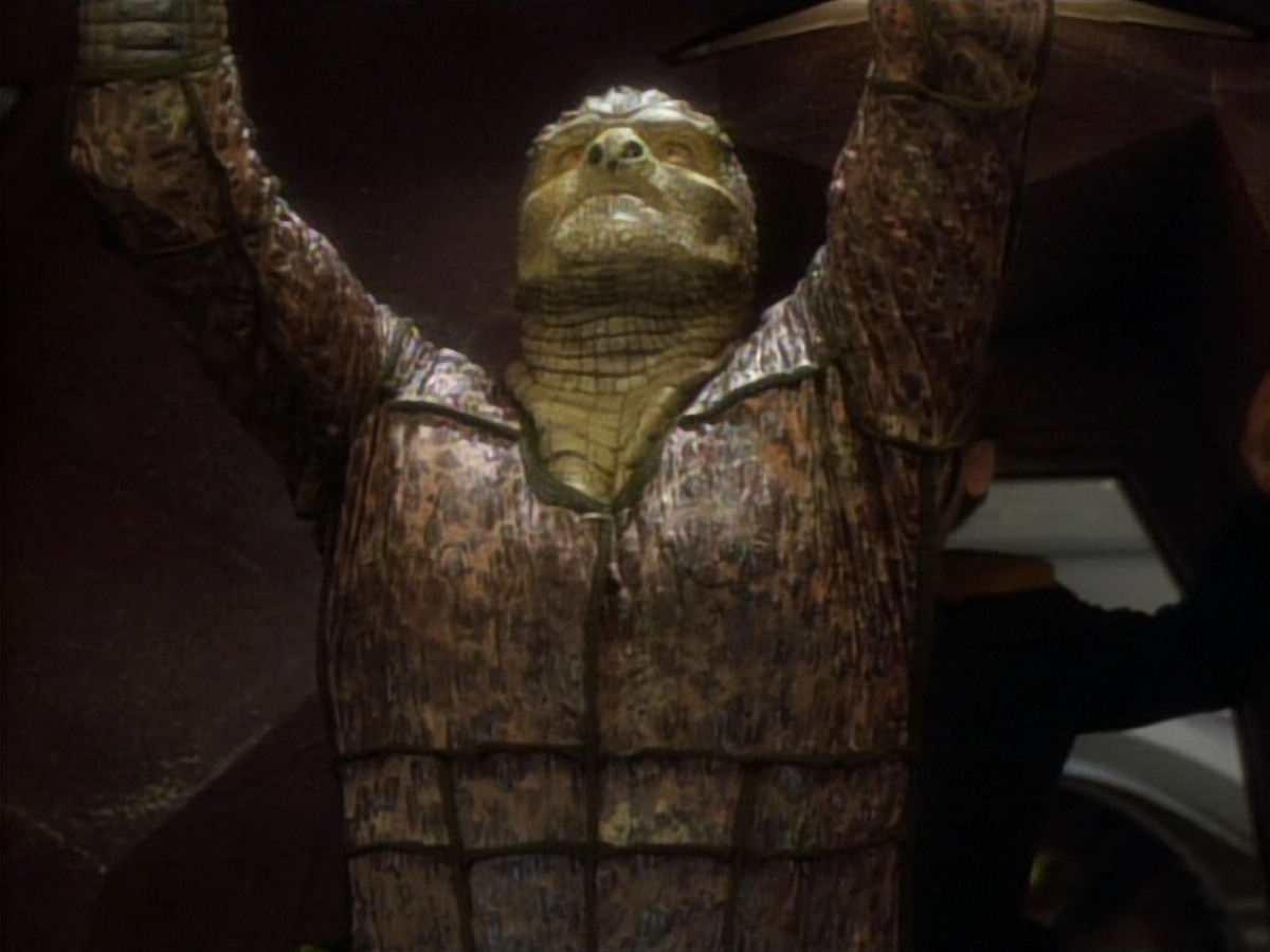 extant_StarTrekDS9_1x06-CaptivePursuitl_03498.jpg