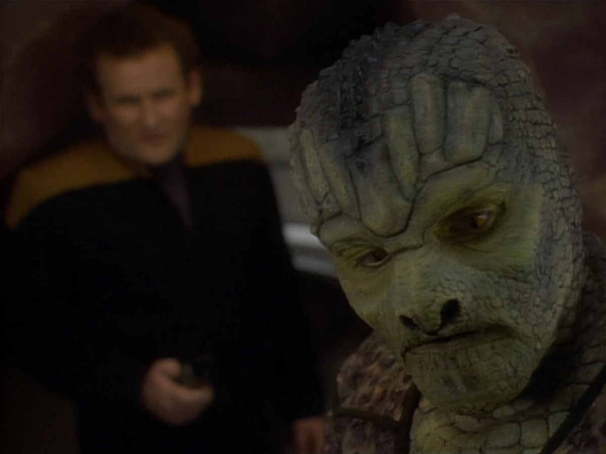 extant_StarTrekDS9_1x06-CaptivePursuitl_03535.jpg