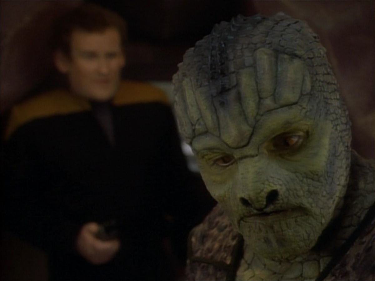 extant_StarTrekDS9_1x06-CaptivePursuitl_03537.jpg