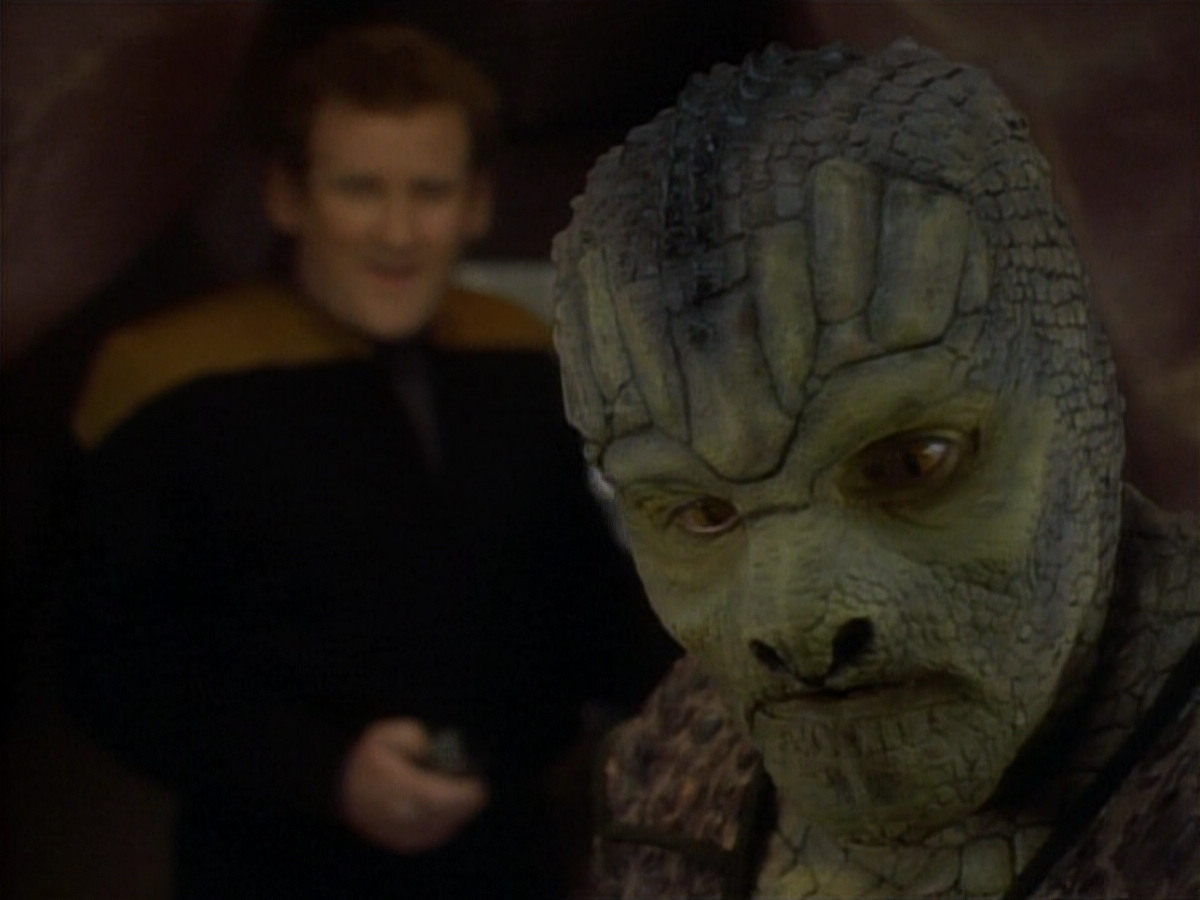 extant_StarTrekDS9_1x06-CaptivePursuitl_03538.jpg