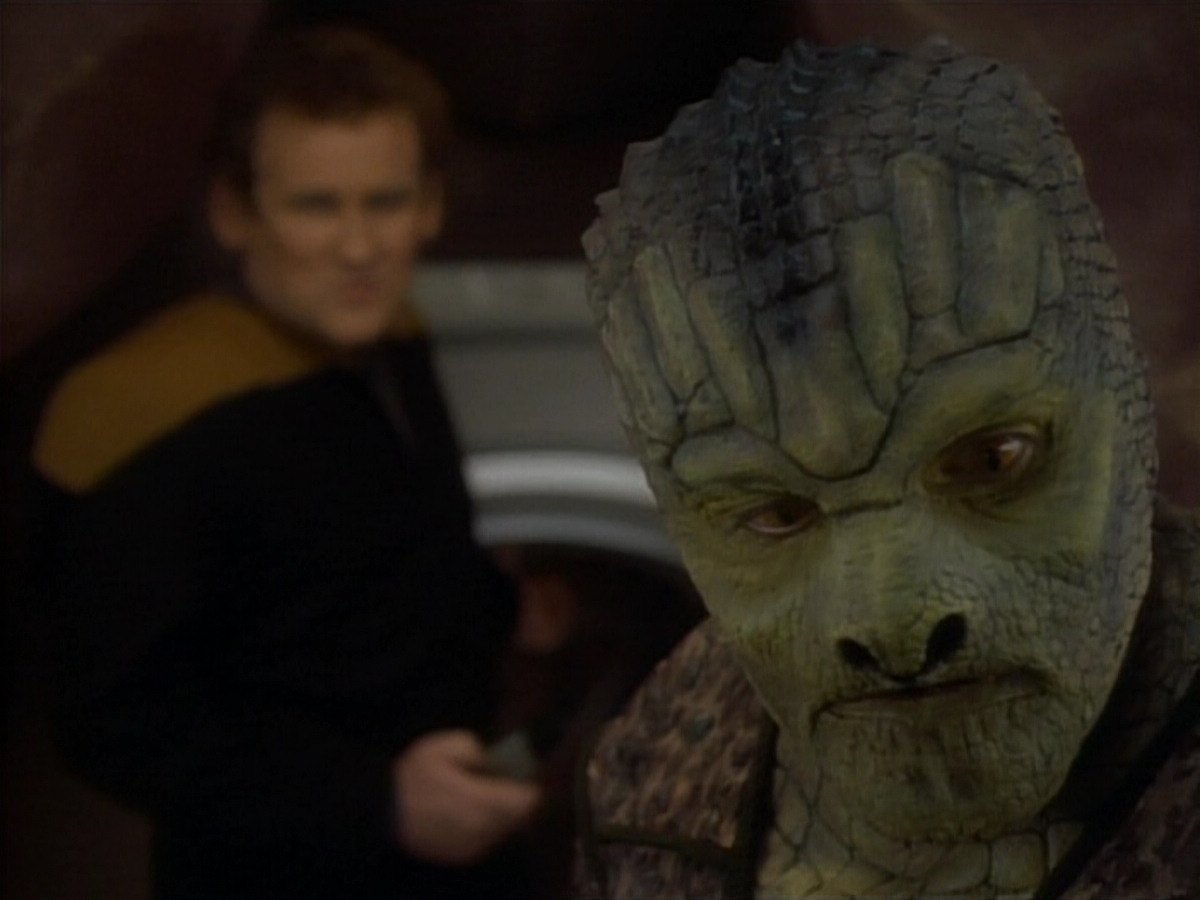 extant_StarTrekDS9_1x06-CaptivePursuitl_03539.jpg