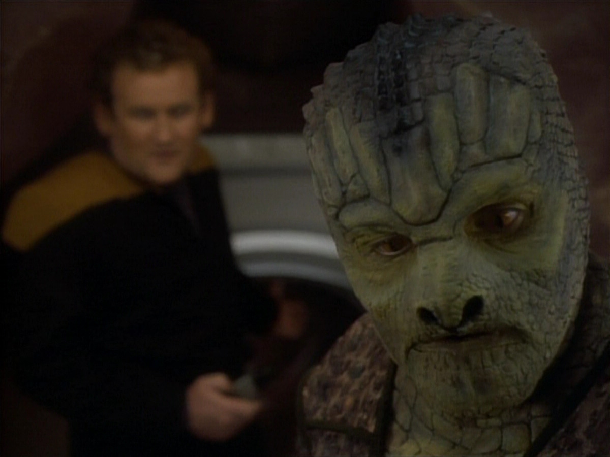 extant_StarTrekDS9_1x06-CaptivePursuitl_03540.jpg