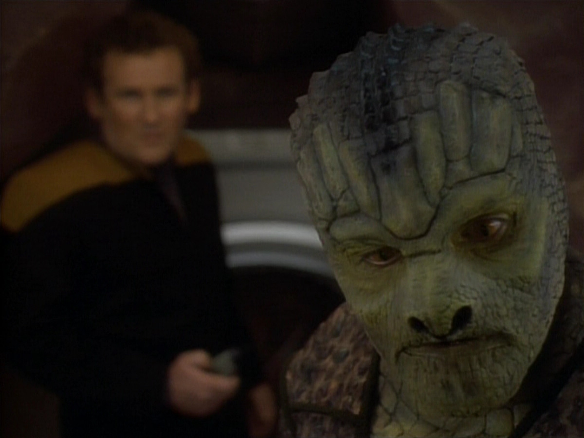 extant_StarTrekDS9_1x06-CaptivePursuitl_03542.jpg