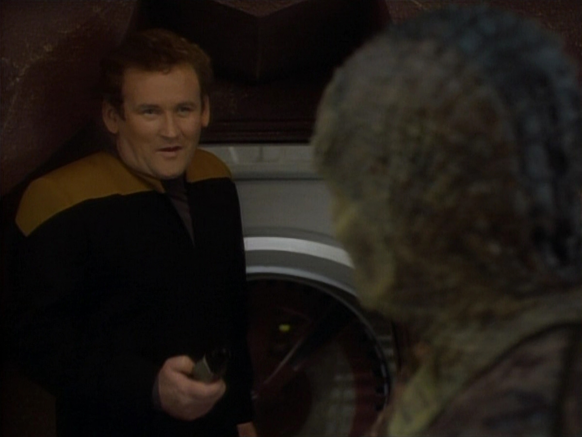 extant_StarTrekDS9_1x06-CaptivePursuitl_03549.jpg
