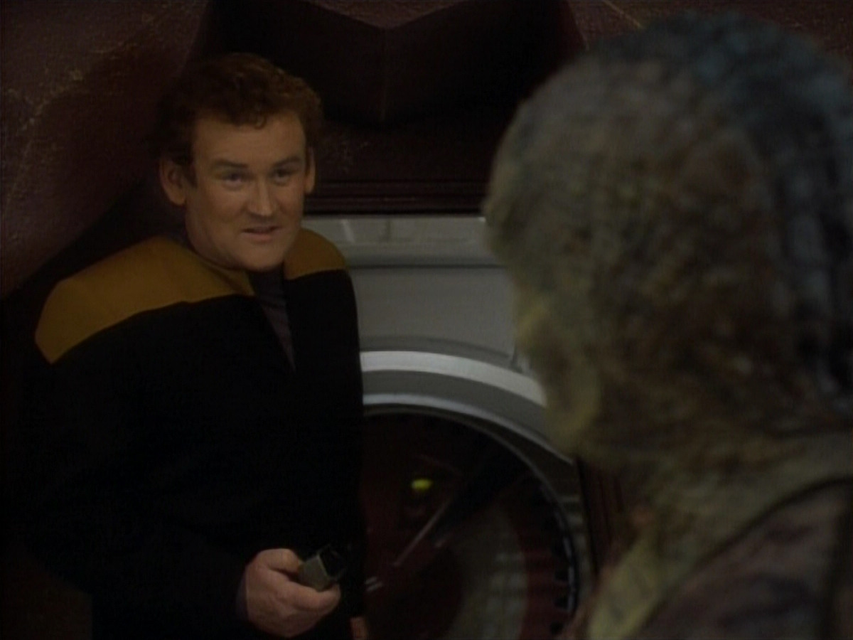 extant_StarTrekDS9_1x06-CaptivePursuitl_03552.jpg