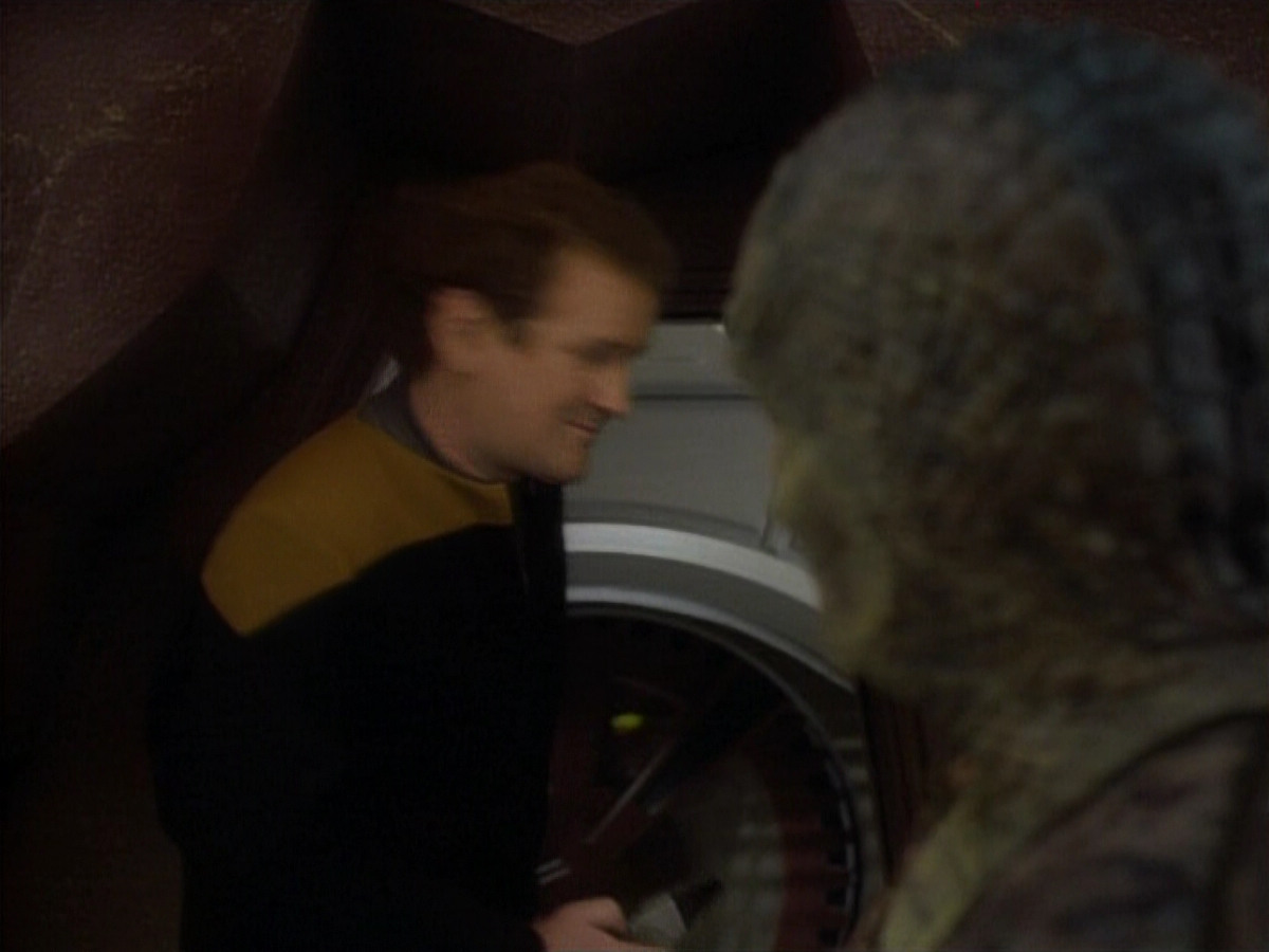 extant_StarTrekDS9_1x06-CaptivePursuitl_03554.jpg