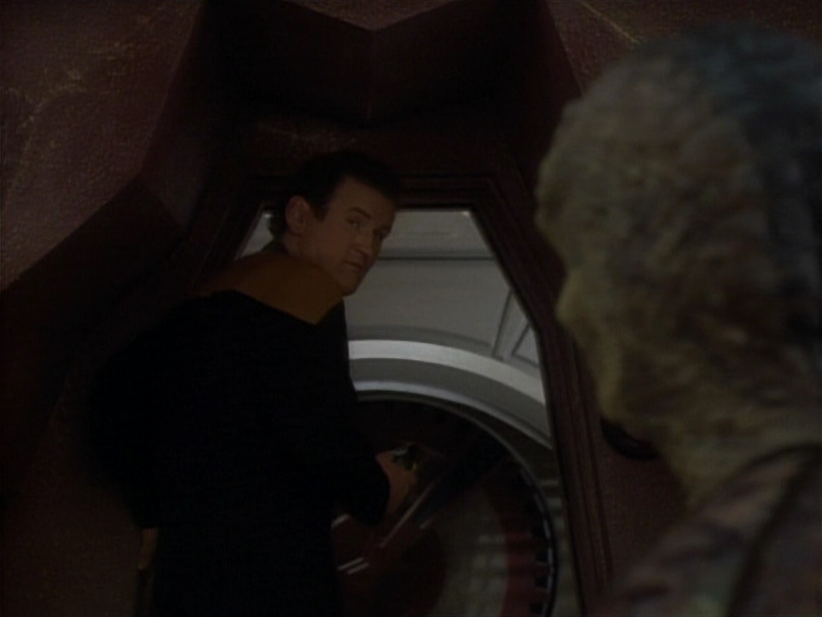 extant_StarTrekDS9_1x06-CaptivePursuitl_03556.jpg
