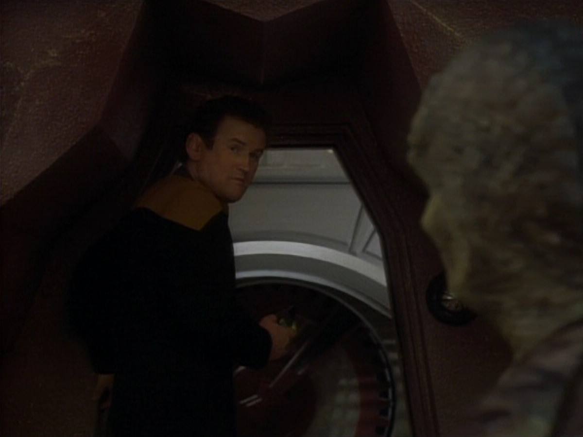 extant_StarTrekDS9_1x06-CaptivePursuitl_03557.jpg