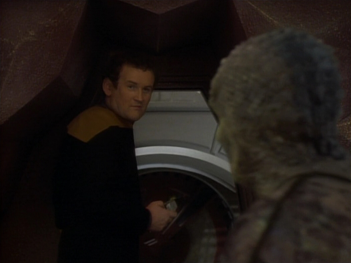 extant_StarTrekDS9_1x06-CaptivePursuitl_03558.jpg