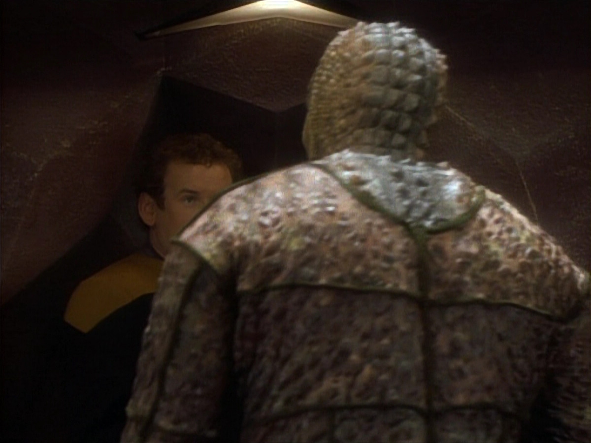 extant_StarTrekDS9_1x06-CaptivePursuitl_03561.jpg