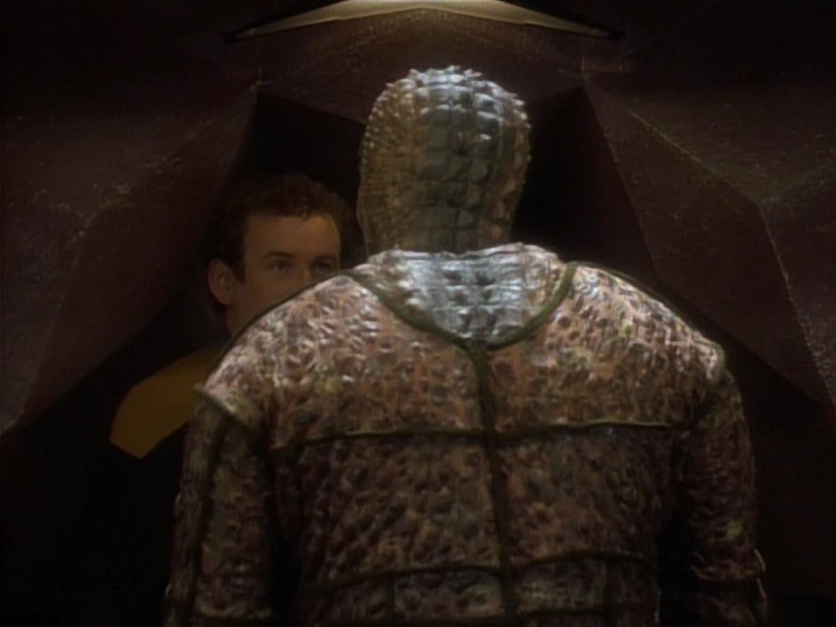 extant_StarTrekDS9_1x06-CaptivePursuitl_03562.jpg