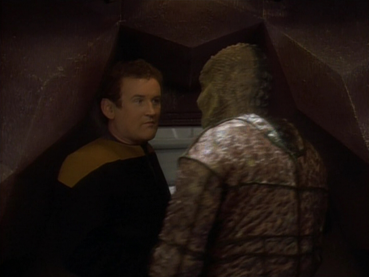 extant_StarTrekDS9_1x06-CaptivePursuitl_03563.jpg