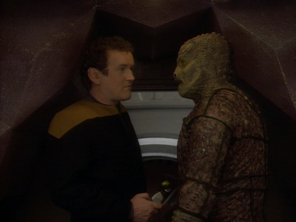 extant_StarTrekDS9_1x06-CaptivePursuitl_03564.jpg