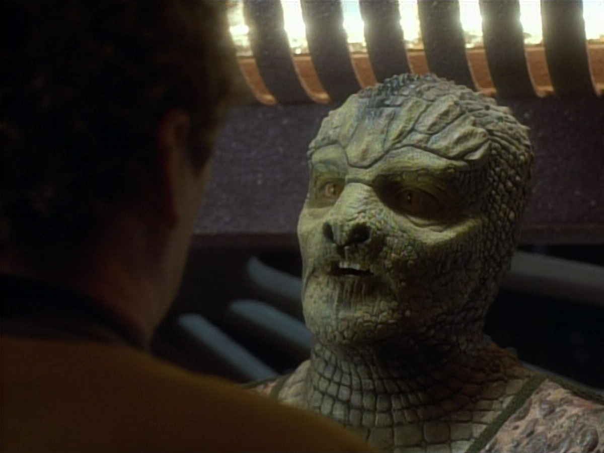 extant_StarTrekDS9_1x06-CaptivePursuitl_03570.jpg