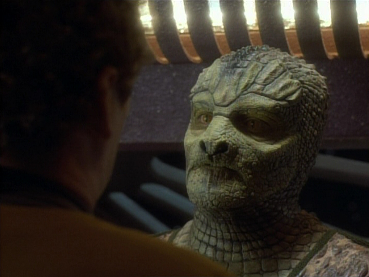 extant_StarTrekDS9_1x06-CaptivePursuitl_03573.jpg