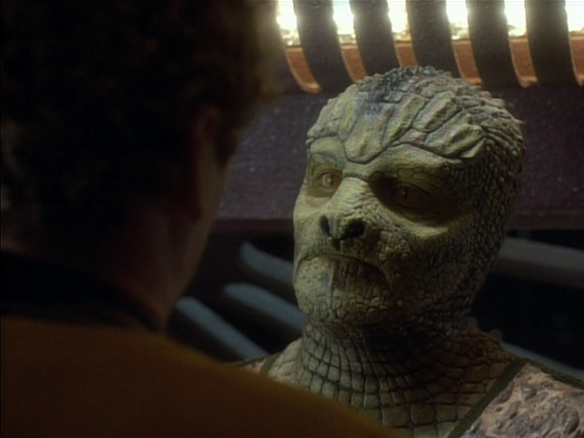 extant_StarTrekDS9_1x06-CaptivePursuitl_03591.jpg