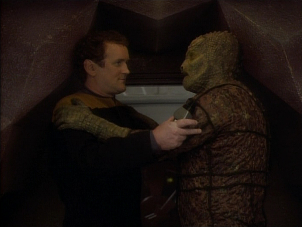 extant_StarTrekDS9_1x06-CaptivePursuitl_03592.jpg