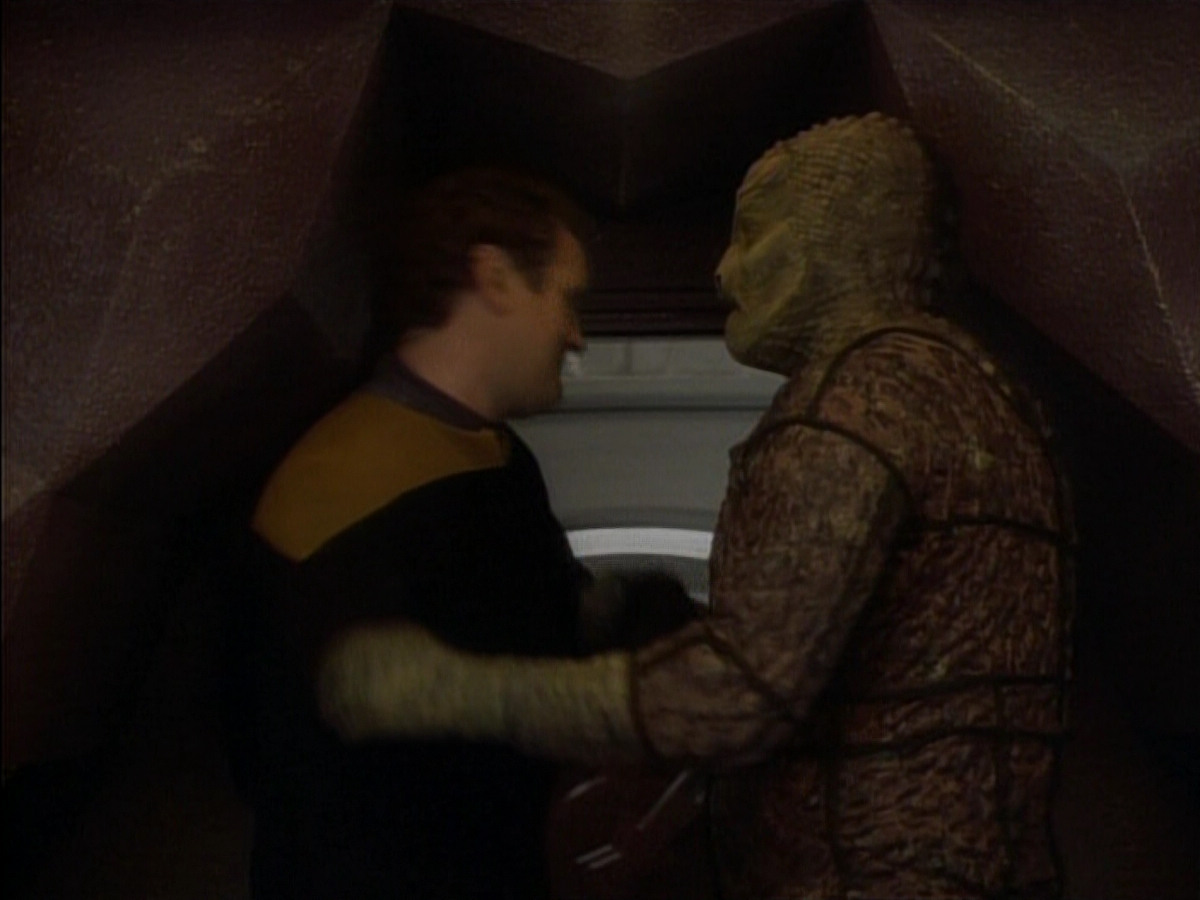 extant_StarTrekDS9_1x06-CaptivePursuitl_03593.jpg