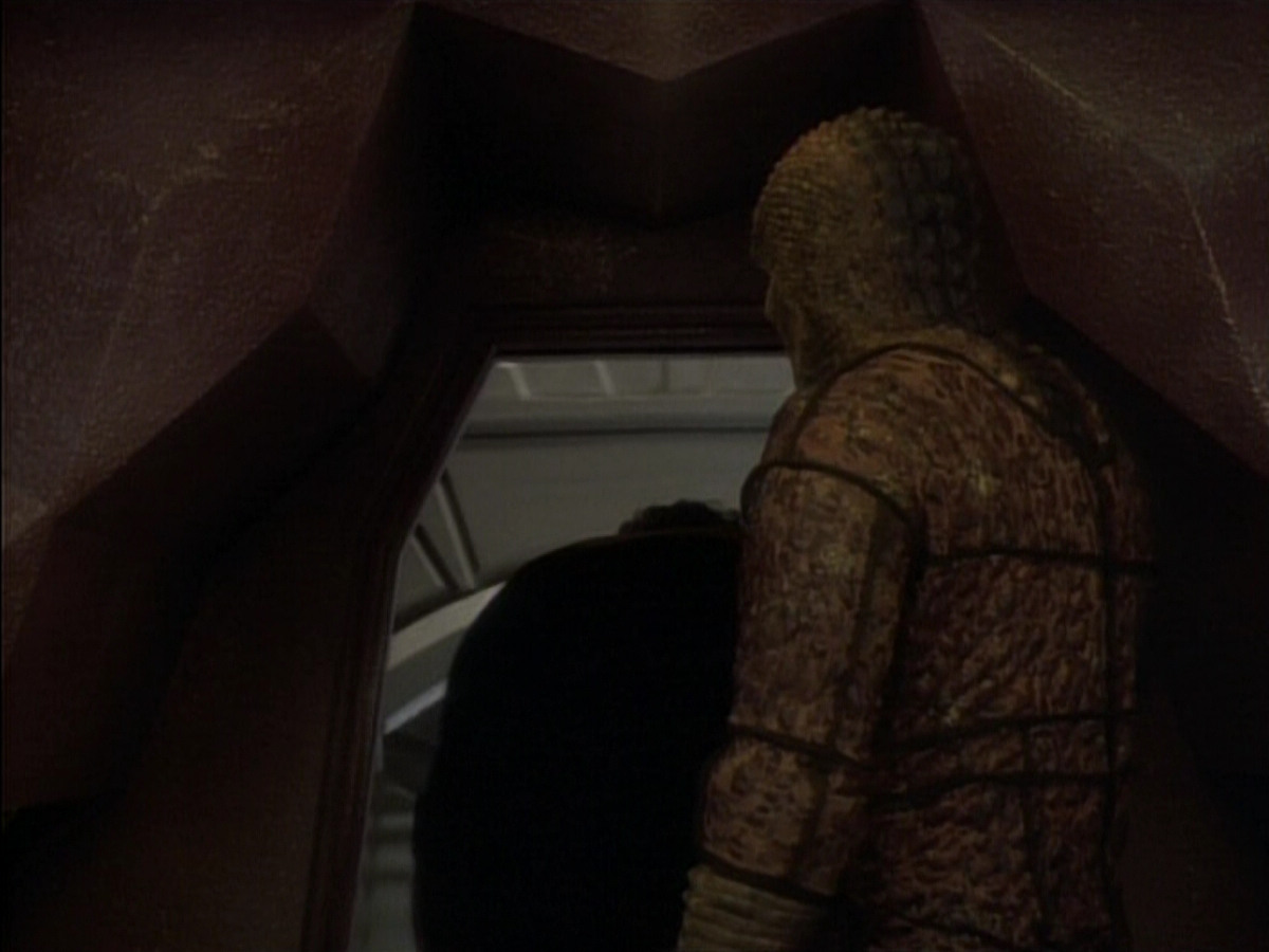 extant_StarTrekDS9_1x06-CaptivePursuitl_03594.jpg