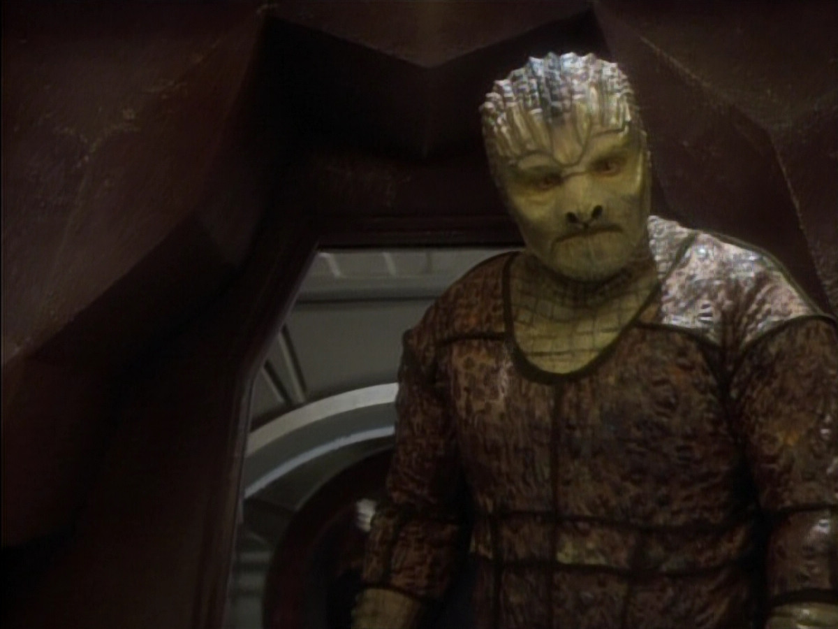 extant_StarTrekDS9_1x06-CaptivePursuitl_03596.jpg