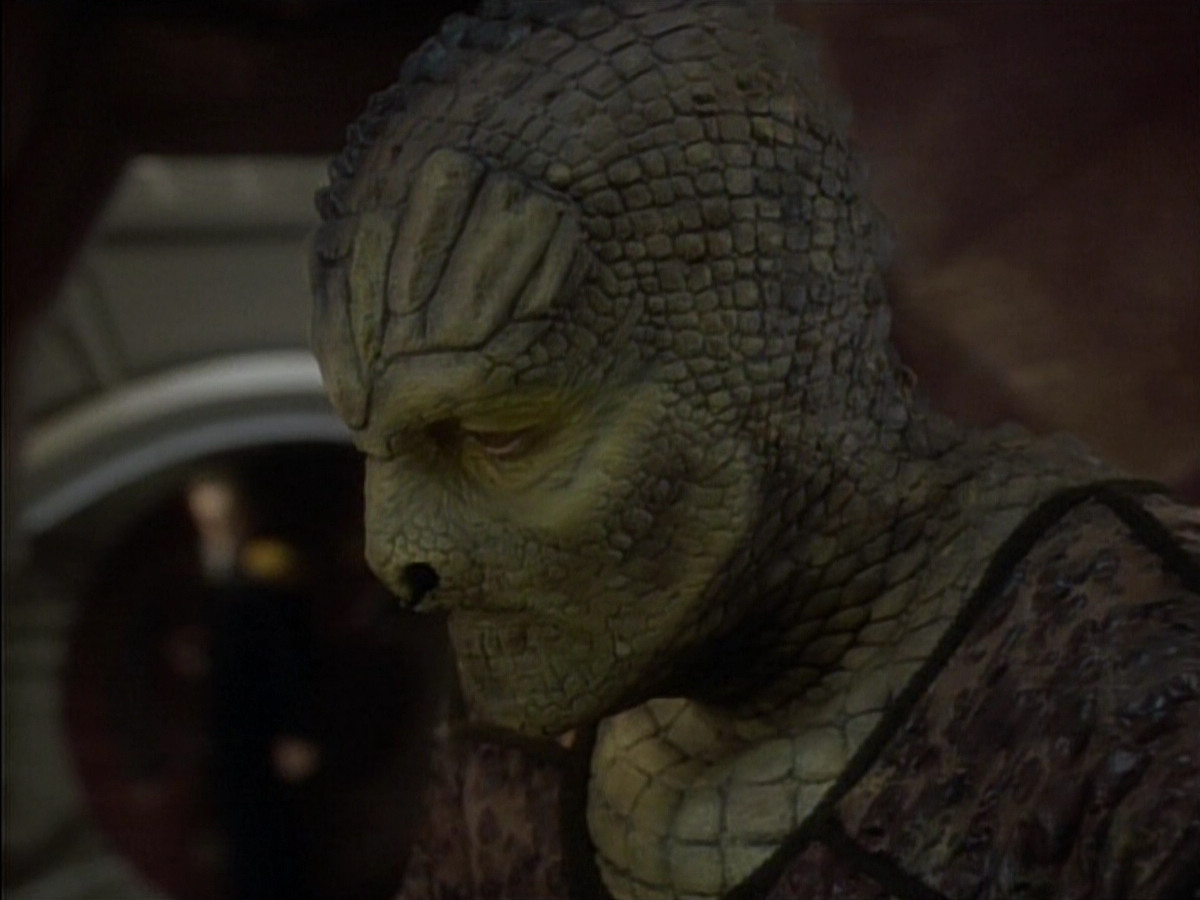 extant_StarTrekDS9_1x06-CaptivePursuitl_03600.jpg
