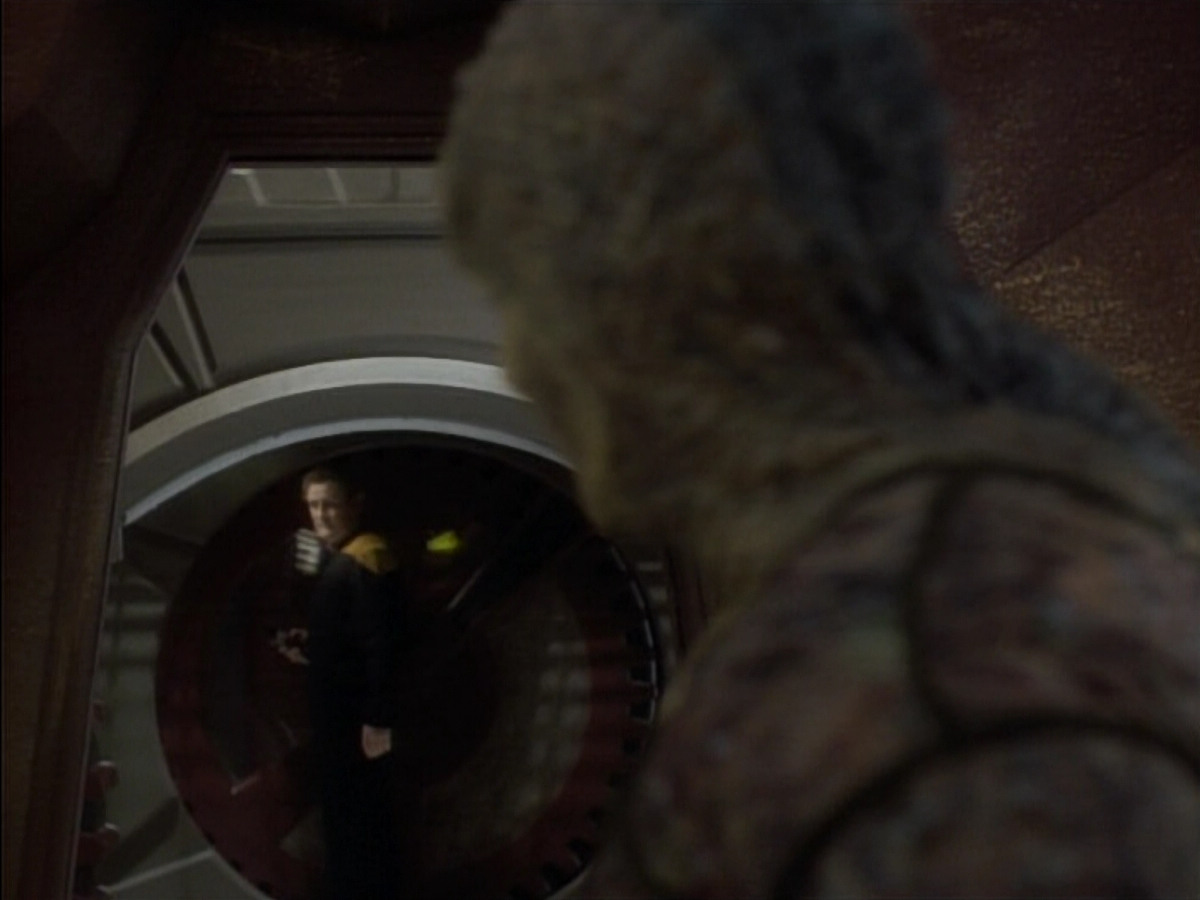 extant_StarTrekDS9_1x06-CaptivePursuitl_03603.jpg