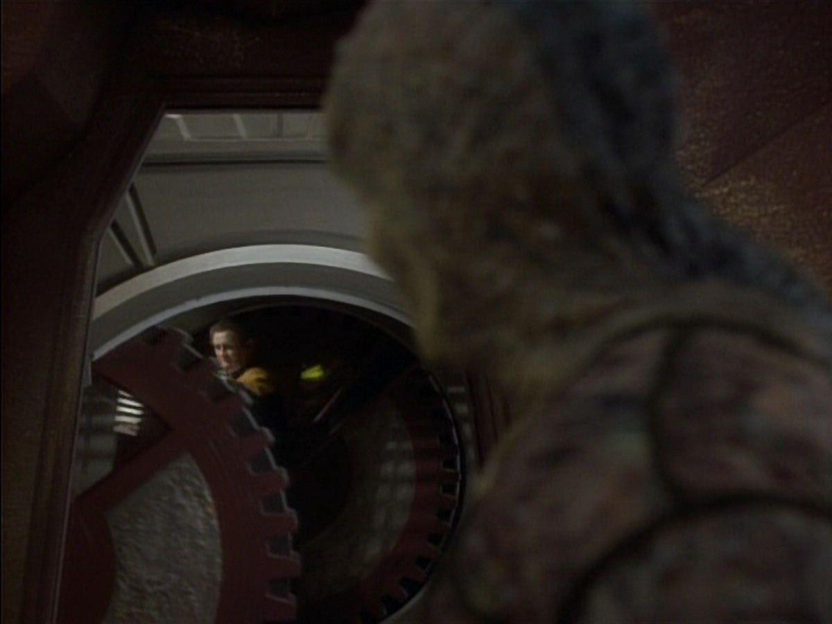 extant_StarTrekDS9_1x06-CaptivePursuitl_03605.jpg