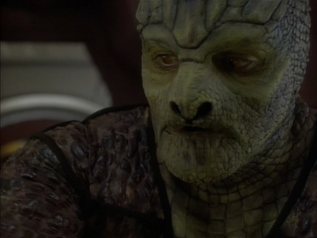 extant_StarTrekDS9_1x06-CaptivePursuitl_03609.jpg