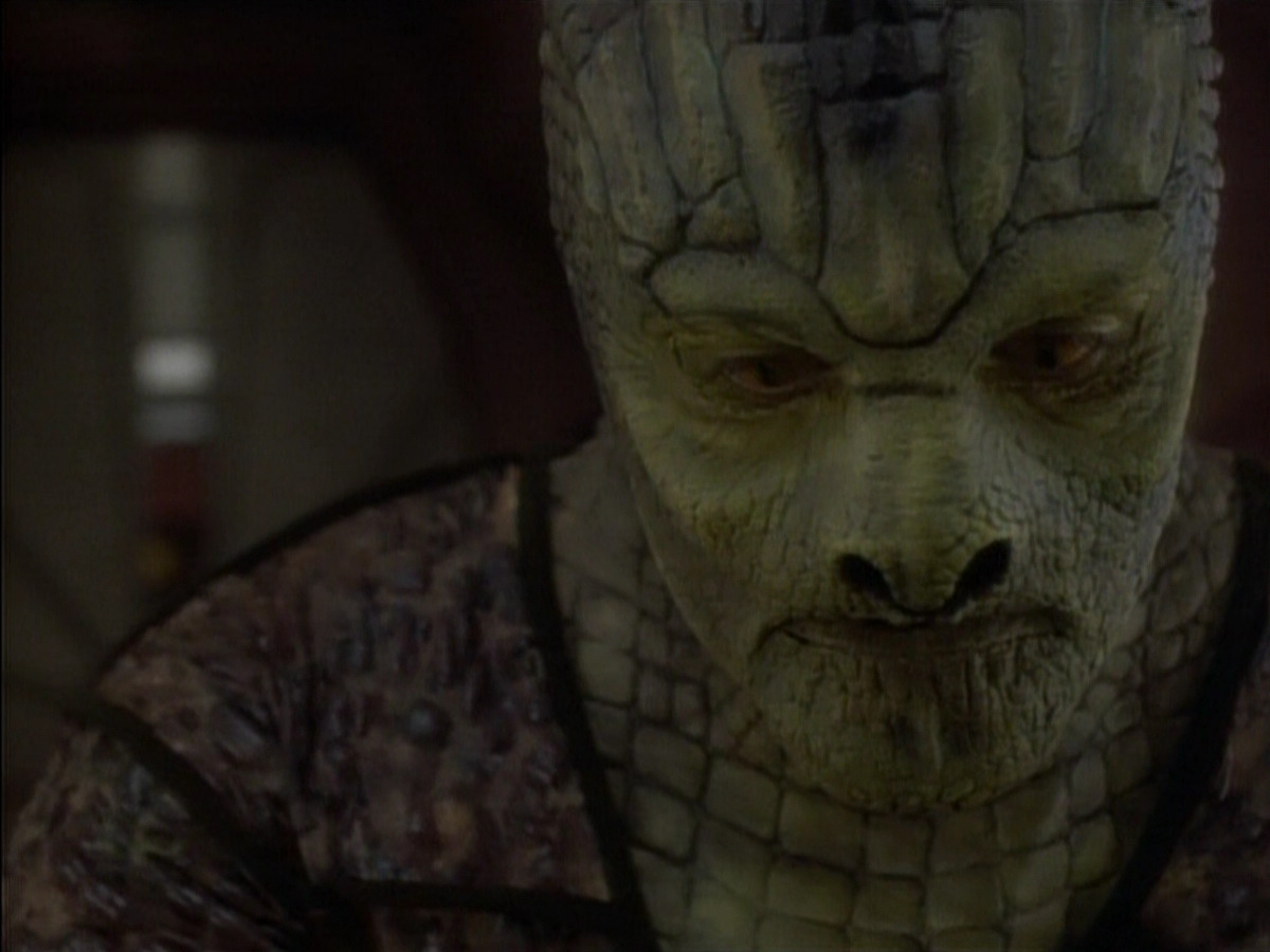 extant_StarTrekDS9_1x06-CaptivePursuitl_03612.jpg