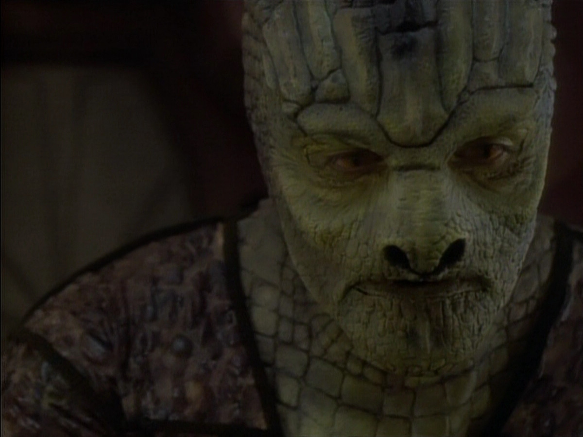 extant_StarTrekDS9_1x06-CaptivePursuitl_03614.jpg