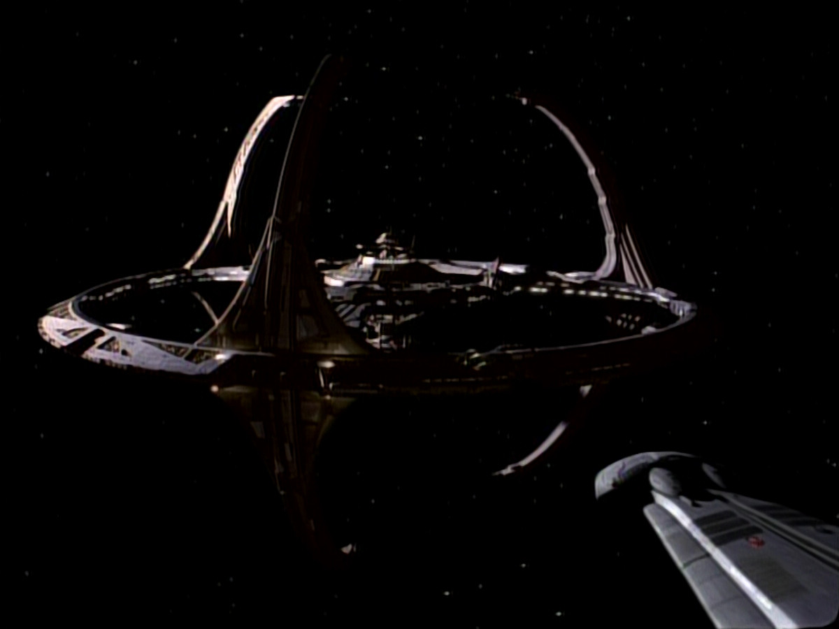 extant_StarTrekDS9_1x06-CaptivePursuitl_03617.jpg