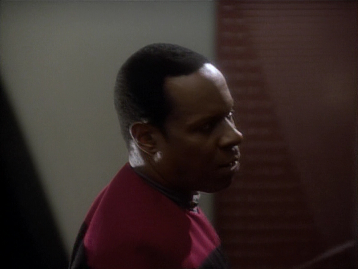 extant_StarTrekDS9_1x06-CaptivePursuitl_03707.jpg