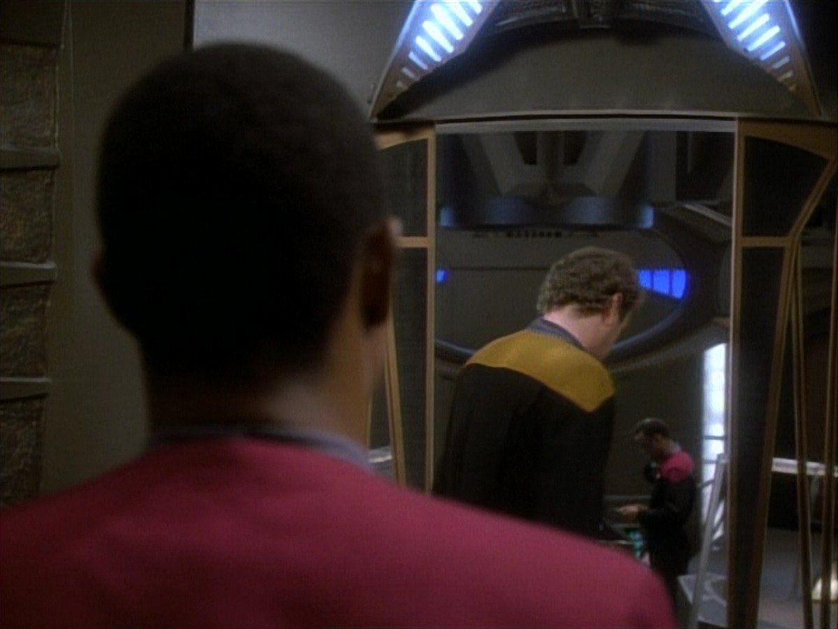 extant_StarTrekDS9_1x06-CaptivePursuitl_03768.jpg
