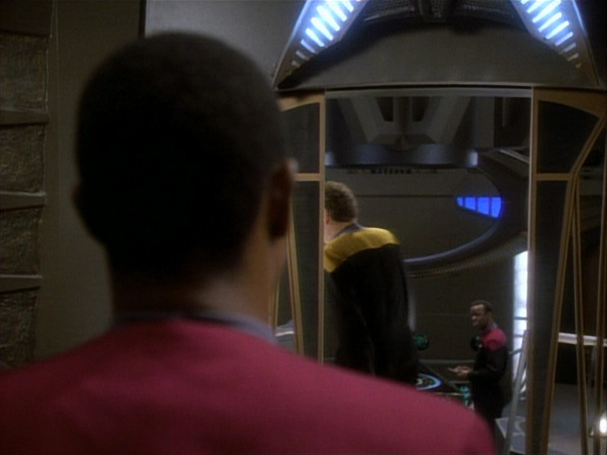 extant_StarTrekDS9_1x06-CaptivePursuitl_03770.jpg