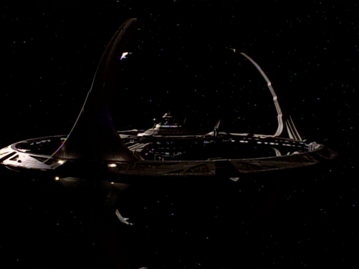 extant_StarTrekDS9_1x06-CaptivePursuitl_03782.jpg