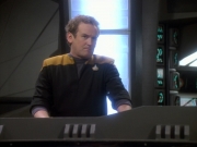 extant_StarTrekDS9_1x06-CaptivePursuitl_00211.jpg