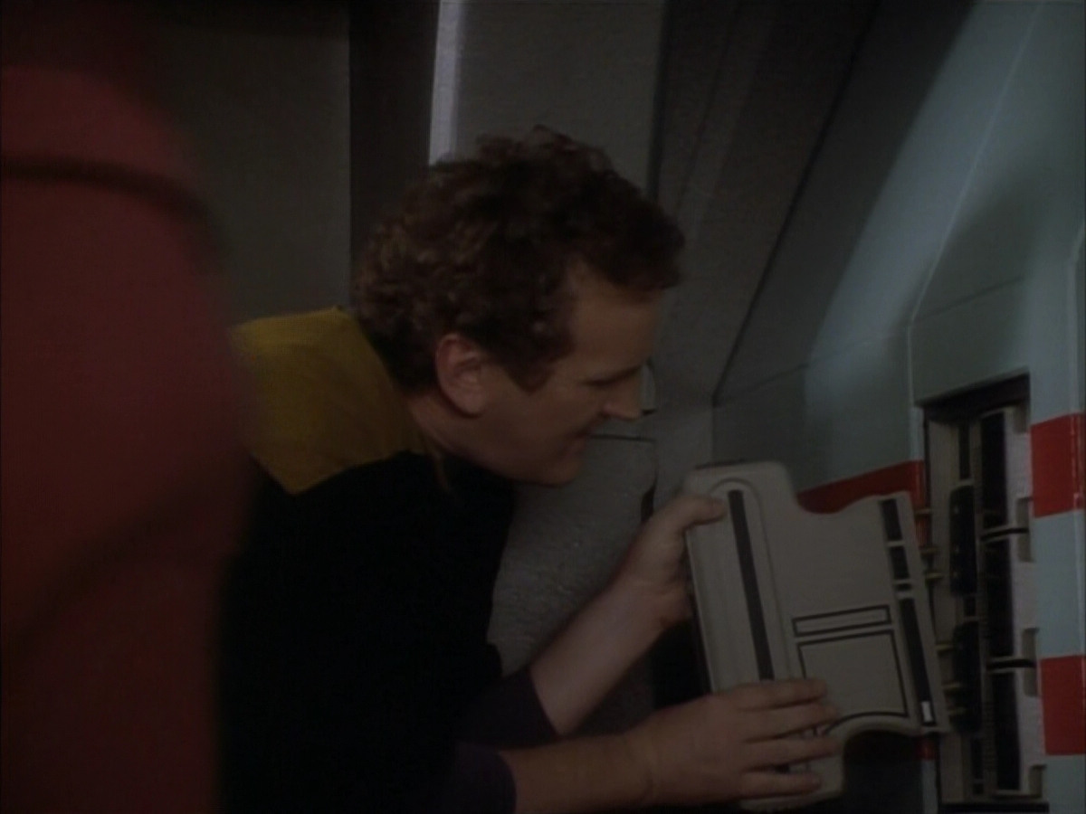 extant_StarTrekDS9_1x07-Q-Less_00189.jpg