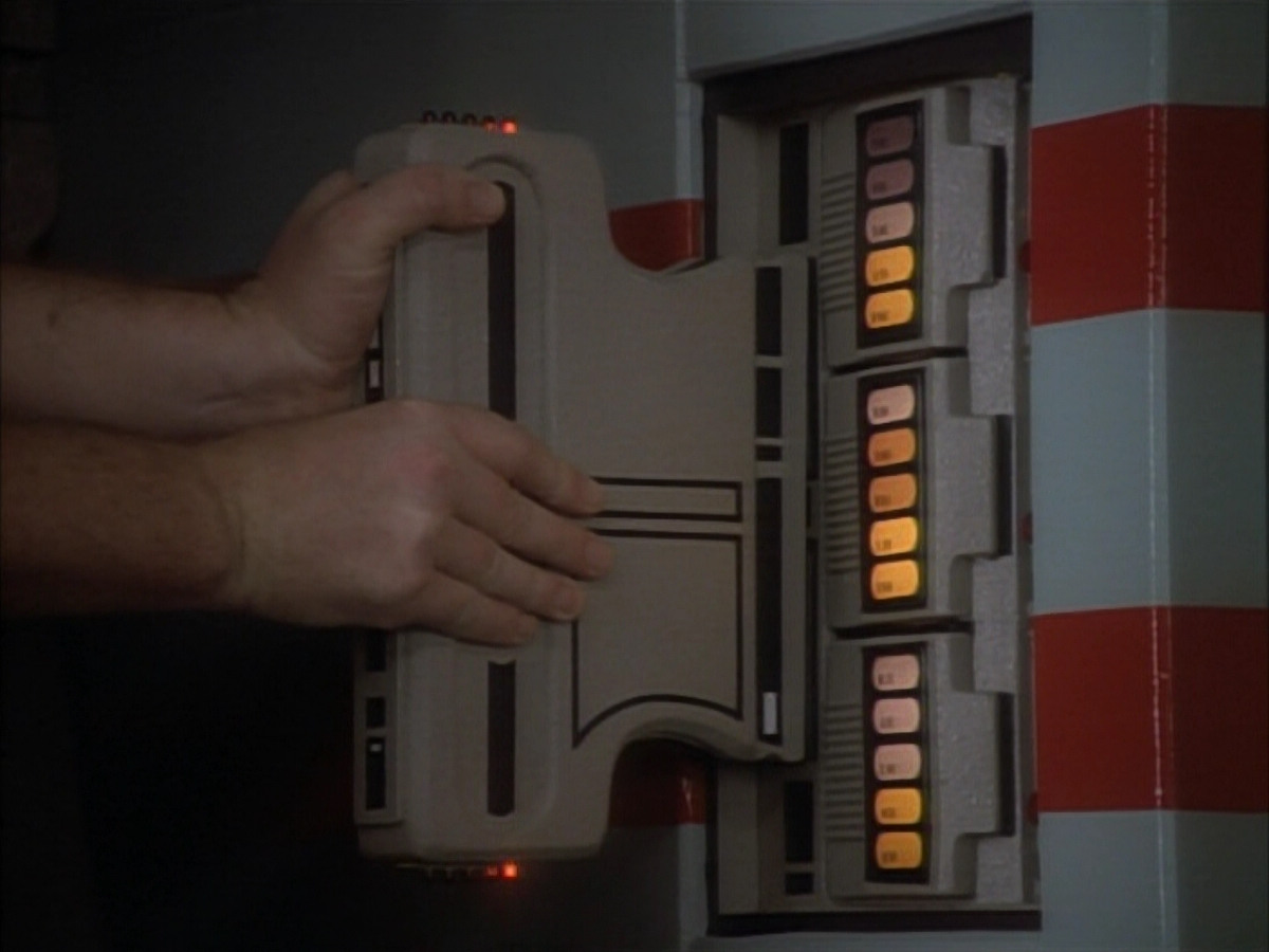 extant_StarTrekDS9_1x07-Q-Less_00193.jpg