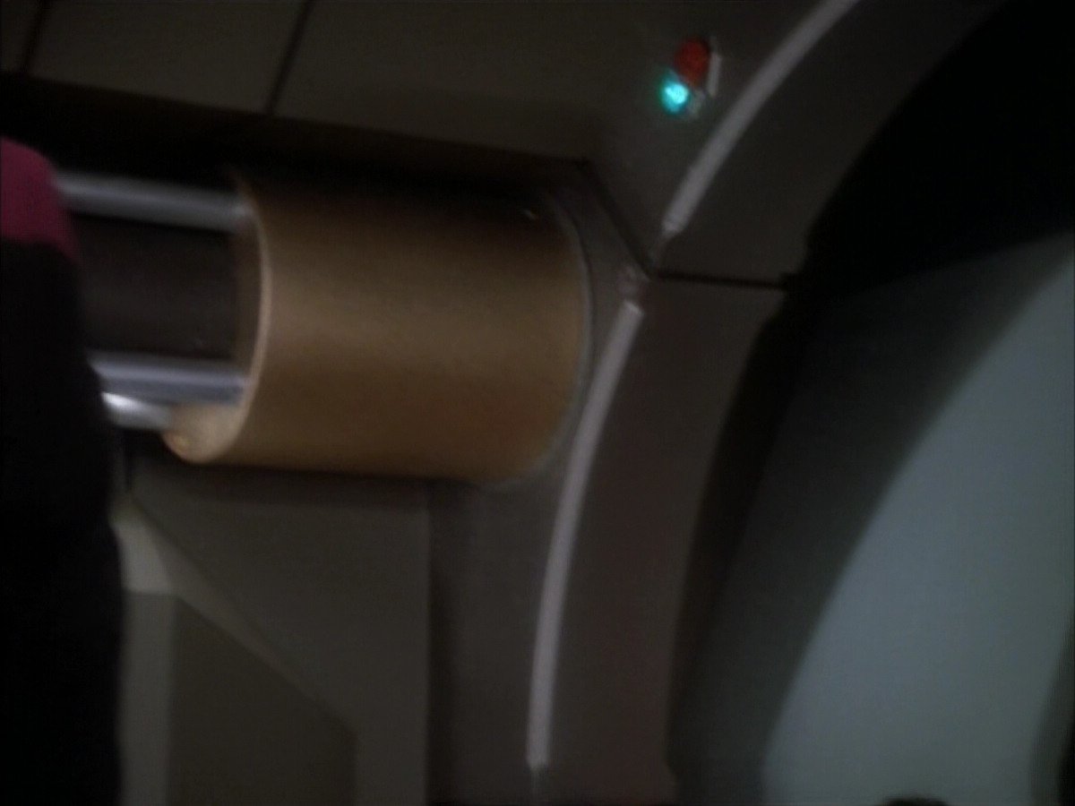 extant_StarTrekDS9_1x07-Q-Less_00275.jpg