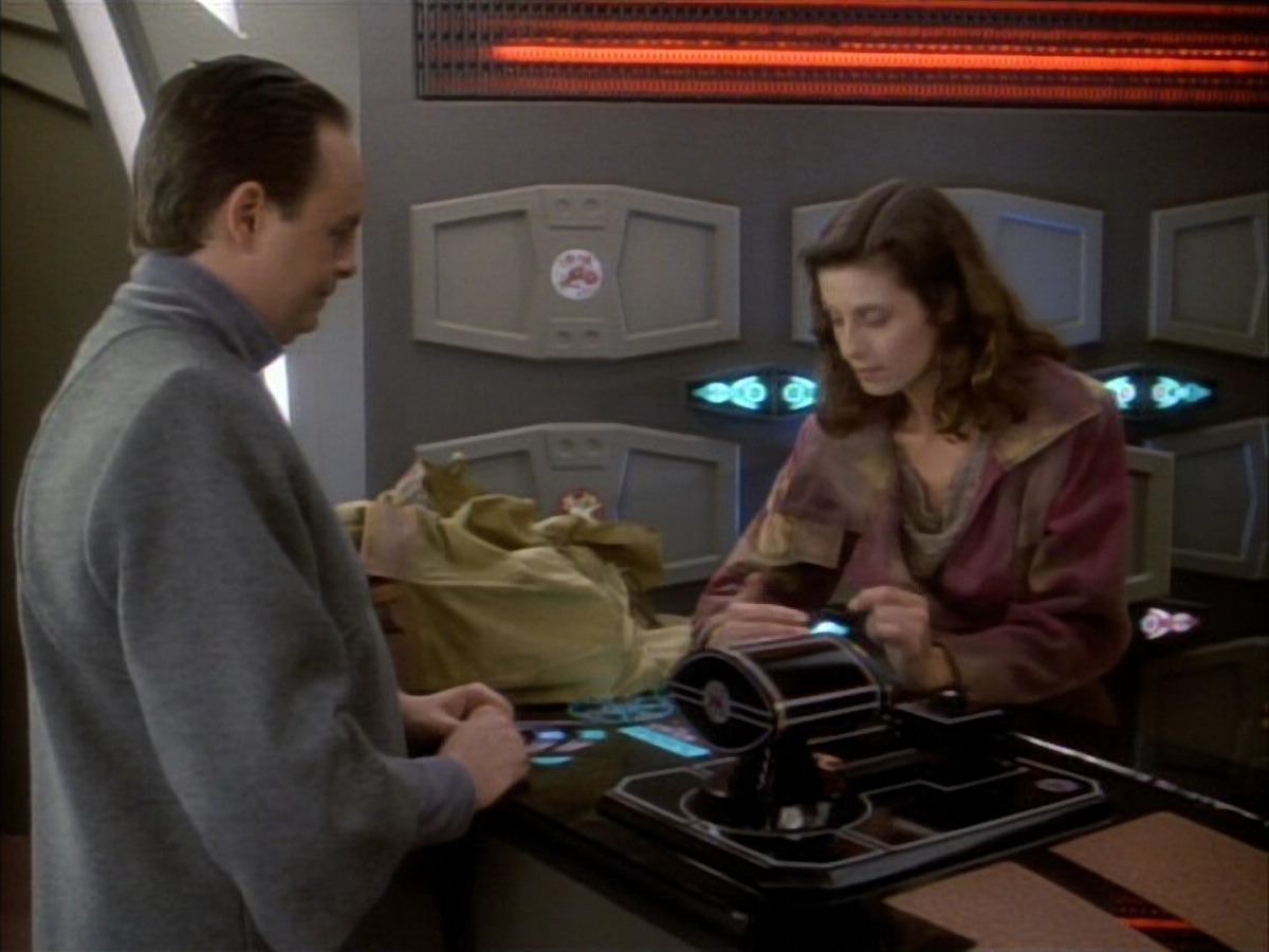 extant_StarTrekDS9_1x07-Q-Less_00742.jpg