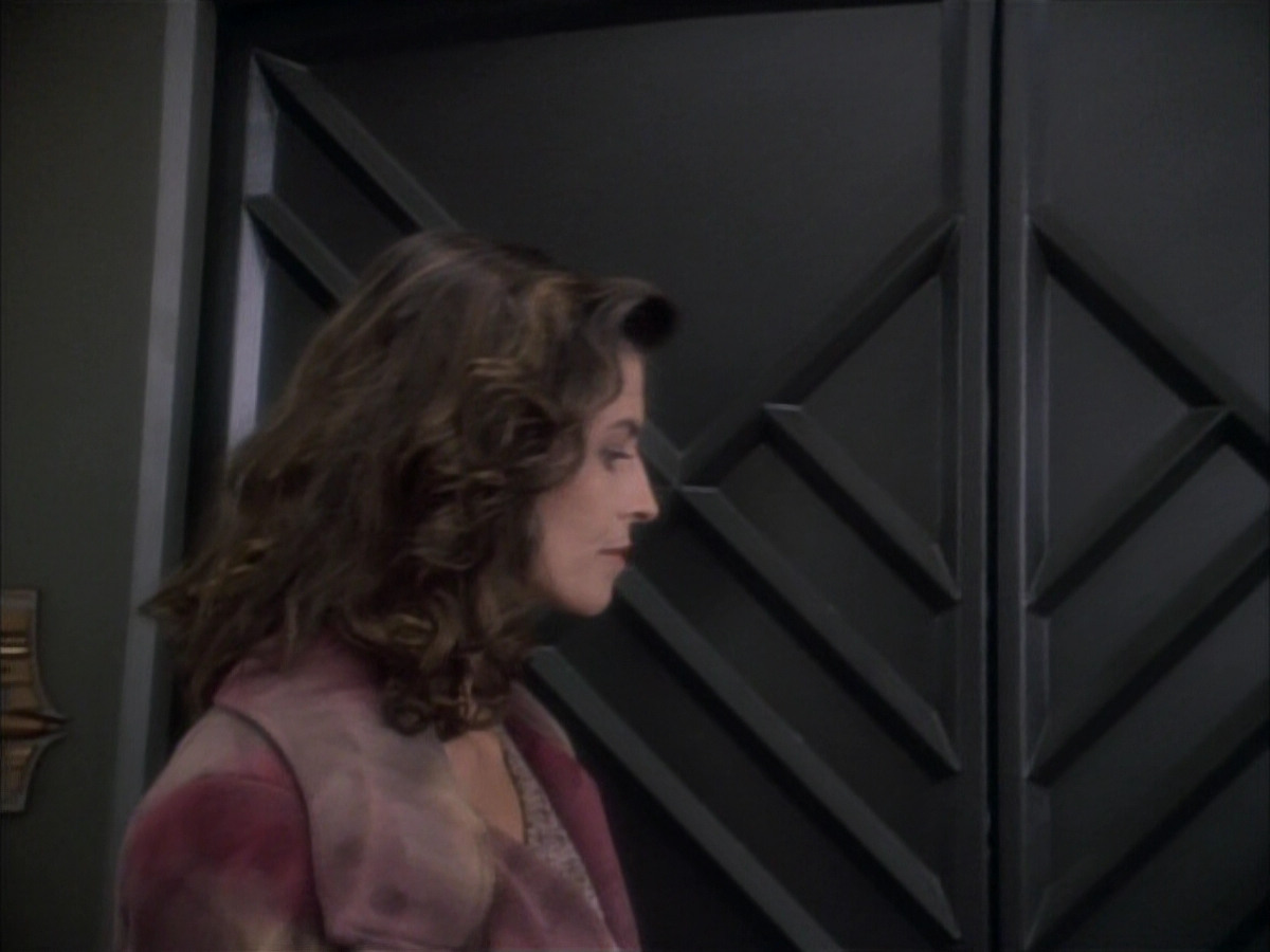 extant_StarTrekDS9_1x07-Q-Less_01597.jpg