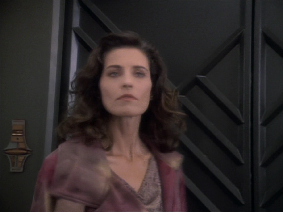 extant_StarTrekDS9_1x07-Q-Less_01598.jpg