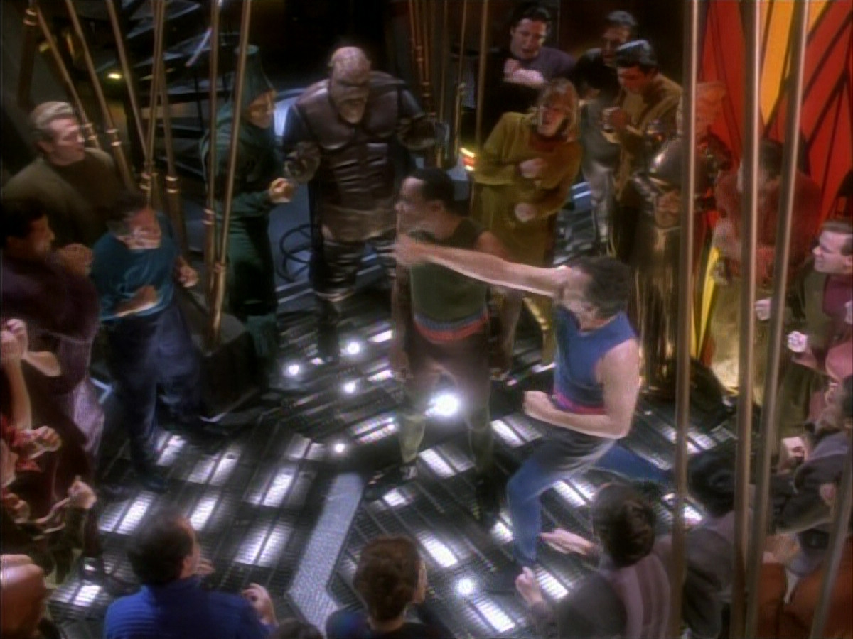 extant_StarTrekDS9_1x07-Q-Less_02041.jpg
