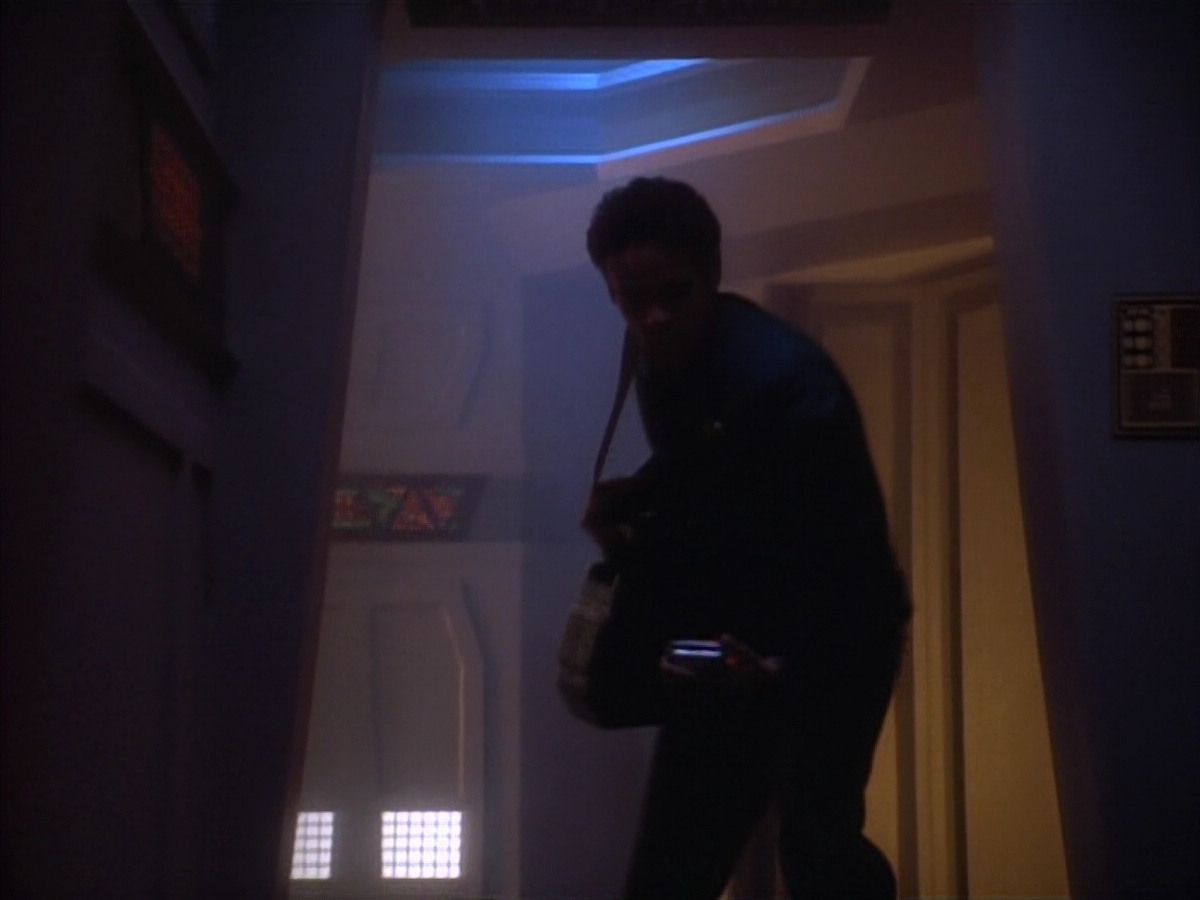 extant_StarTrekDS9_1x09-ThePassenger_00158.jpg
