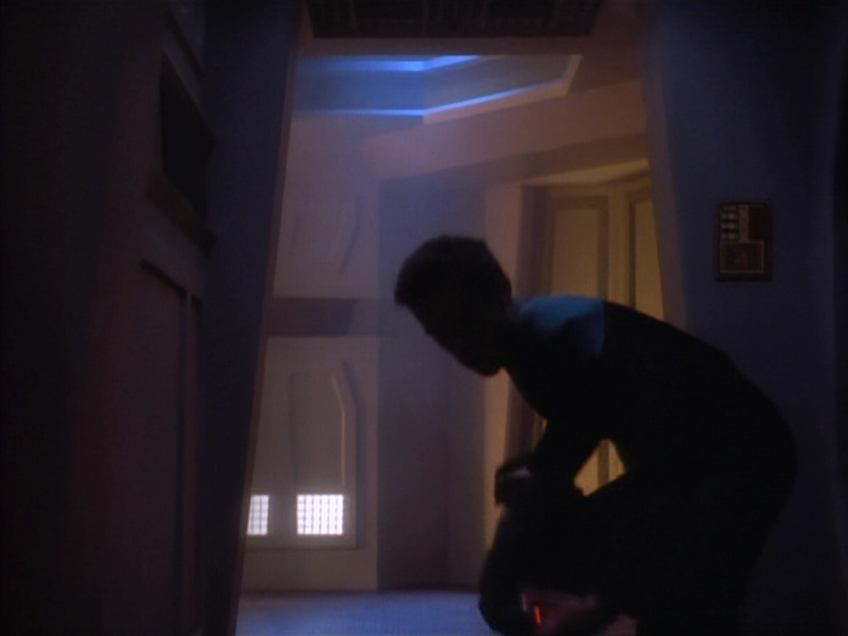 extant_StarTrekDS9_1x09-ThePassenger_00159.jpg