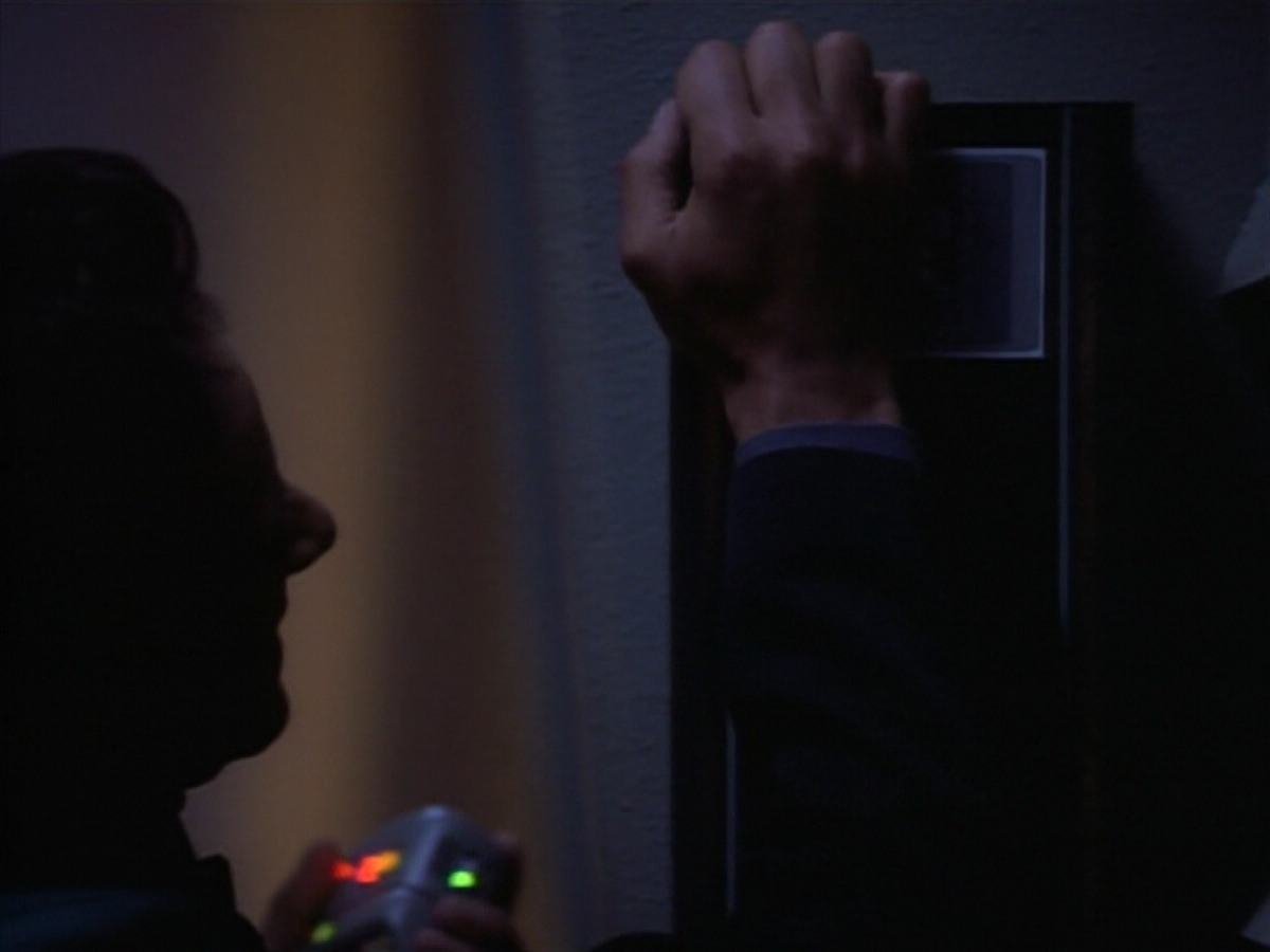 extant_StarTrekDS9_1x09-ThePassenger_00215.jpg