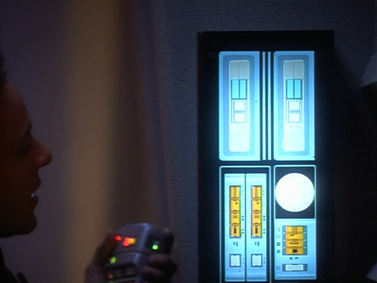 extant_StarTrekDS9_1x09-ThePassenger_00216.jpg