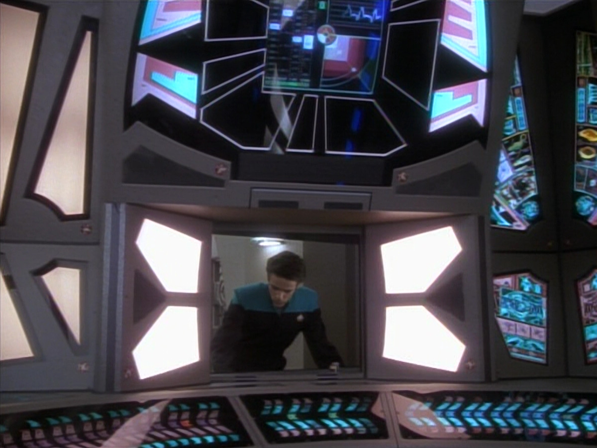 extant_StarTrekDS9_1x09-ThePassenger_00485.jpg