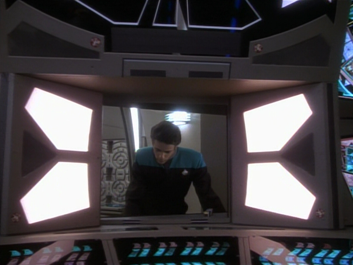 extant_StarTrekDS9_1x09-ThePassenger_00489.jpg